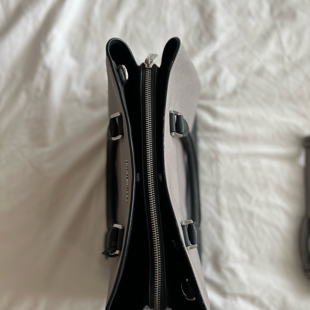 Michael Kors bag - Picture 3 of 4